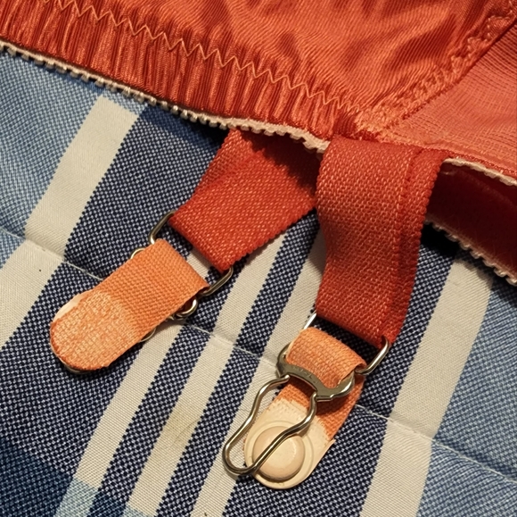 Vintage Strouse Adler Merry Widow - Picture 7 of 8